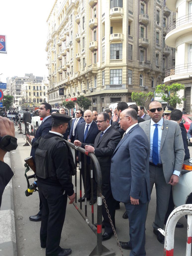 وزير الداخلية و مدير امن القاهرة يفقتدان الخدمات