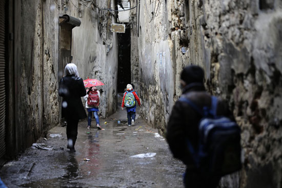 أطفال سوريا فى طريقهم إلى المدارس رغم خطر الحرب