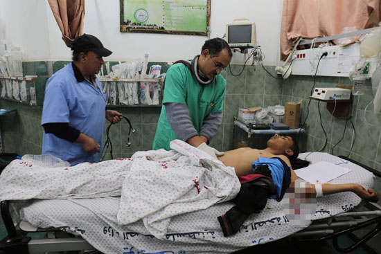 اصابة شاب فلسطينى جراء القصف الاسرائيلى على غزة