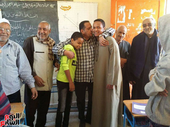    عقد جلسة تصالح داخل مدرسة بين معلم وطالب بمدينة إسنا