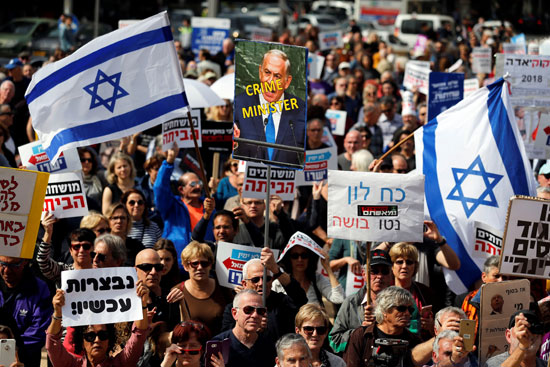 العلم الإسرائيلى خلال التظاهرات