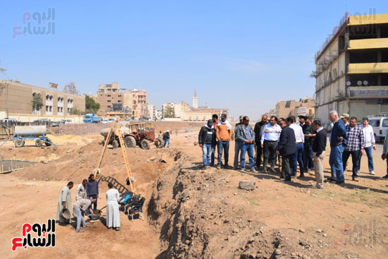 الآثريين يؤكدون للوزير إنهاء تمثال جديد لرمسيس الثاني بمعبد الأقصر قبل 18 أبريل المقبل