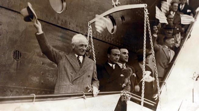 لحظة وصول جول ريميه إلى أوروجواى عام 1930 - صورة من موقع الفيفا