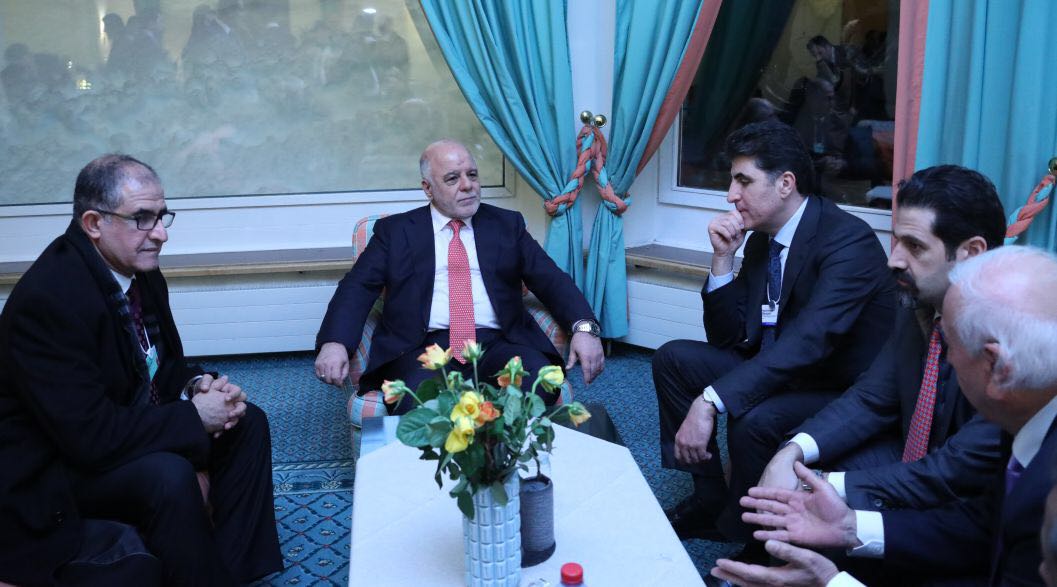 الدكتور حيدر العبادى يلتقى رئيس وزراء إقليم كردستان فى دافوس