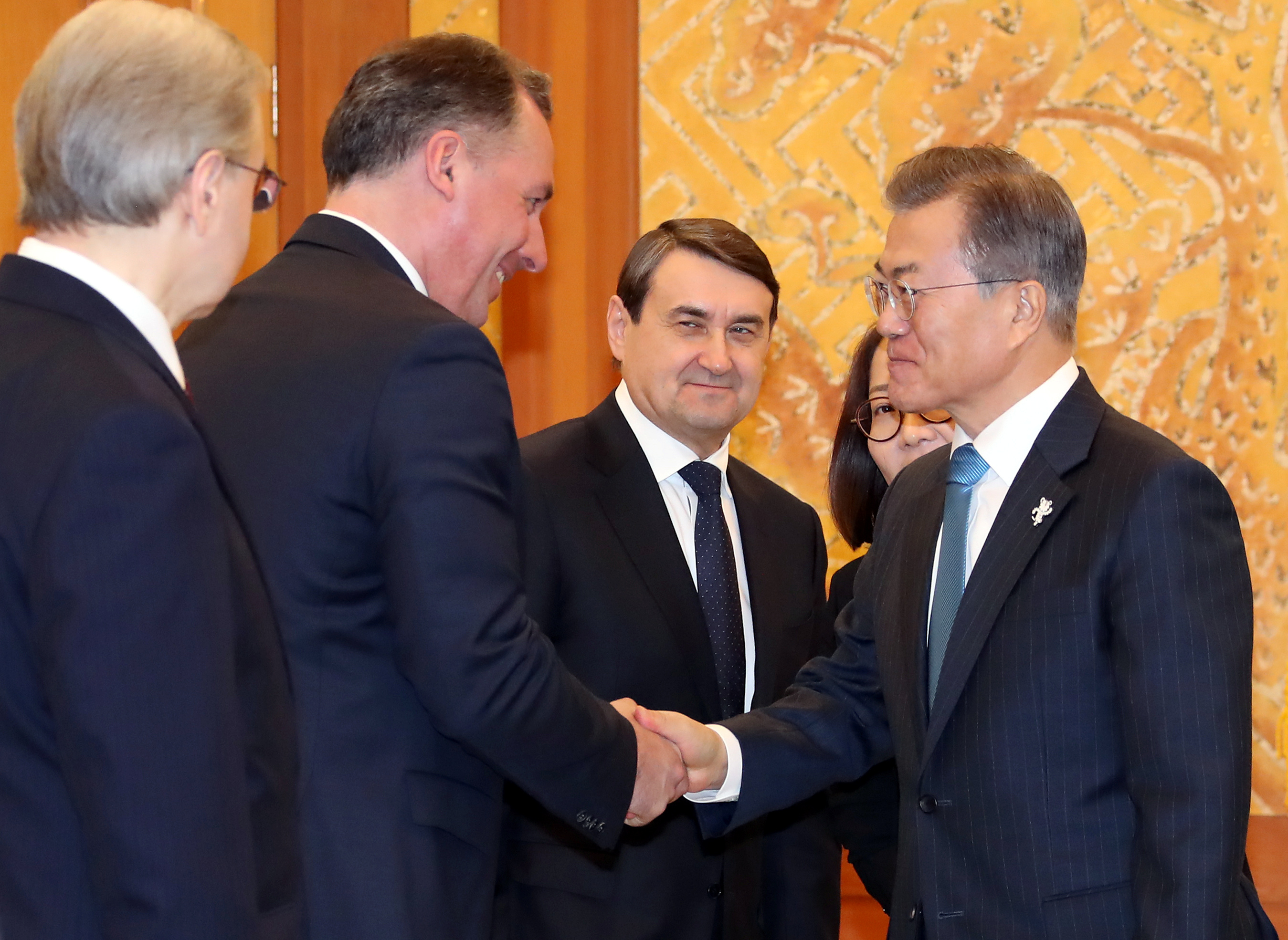 رئيس كوريا الجنوبية يستقبل وفد رياضى روسى