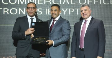 تكريم شريف بركات مدير قطاع الهواتف المحمولة بشركة سامسونج بمصر