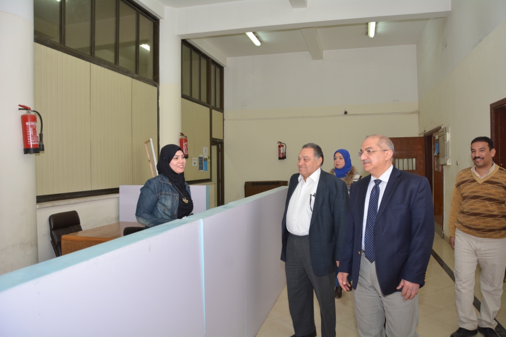  العاملون فى مركز التطوير التكنولوجى