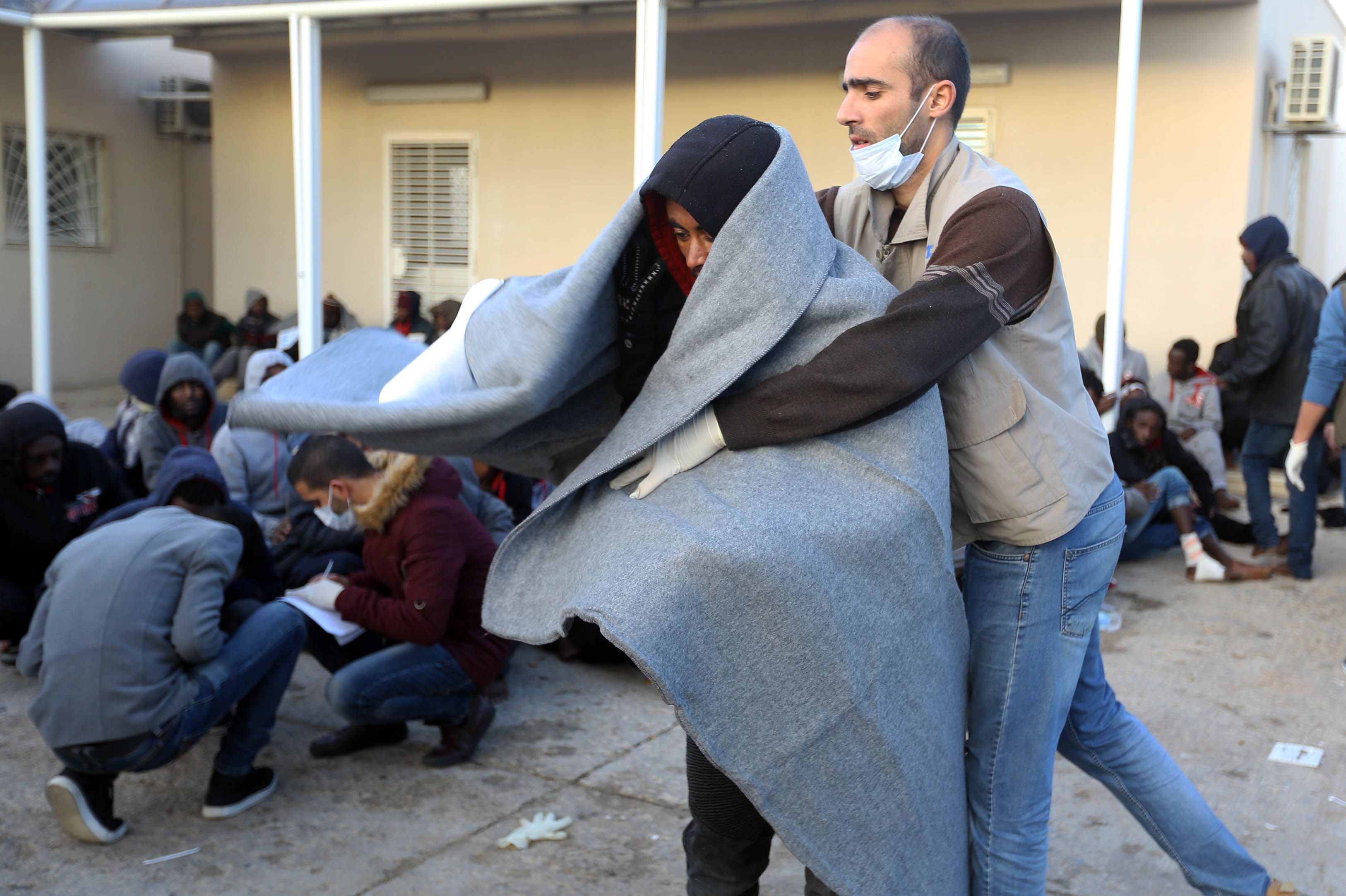 إنقاذ مهاجرين قبالة السواحل الليبية