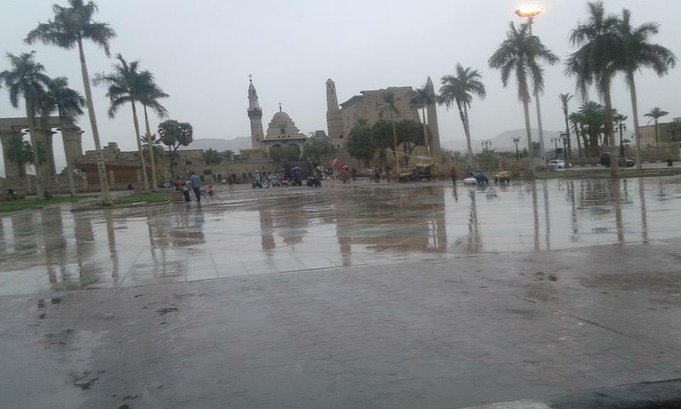 الامطار تهطل علي ساحة ميدان ابو الحجاج الاقصري