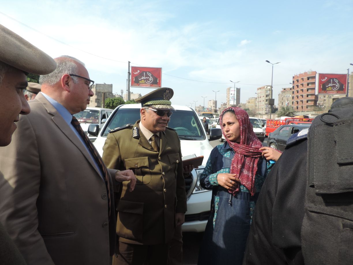 مدير أمن القليوبية يعيد حافظة نقود لربه منزل  (1)