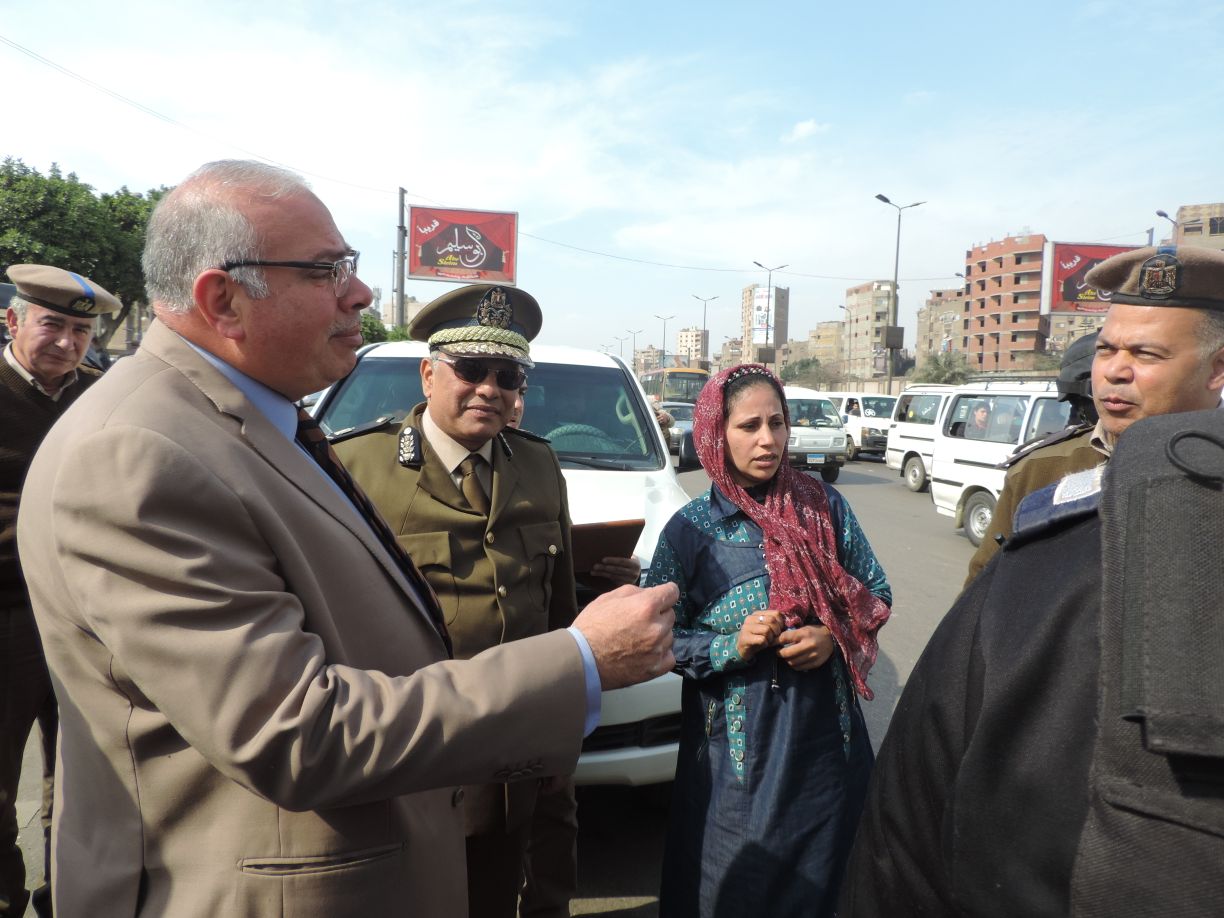 مدير أمن القليوبية يعيد حافظة نقود لربه منزل  (2)