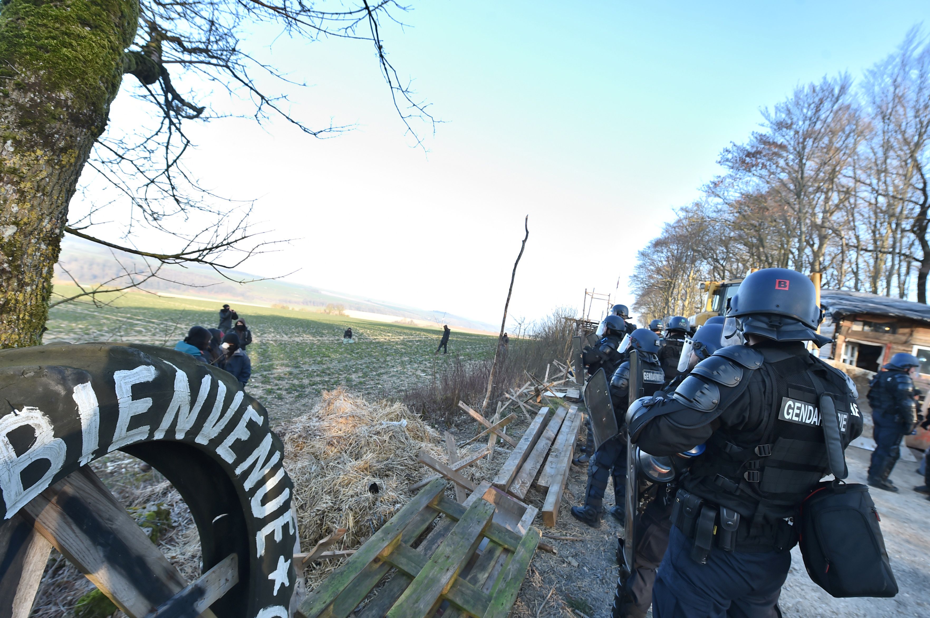 انتشار قوات الشرطة الفرنسية