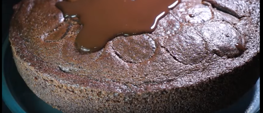 طريقة عمل كيكة الشوكولاتة بالبسكويت  (11)