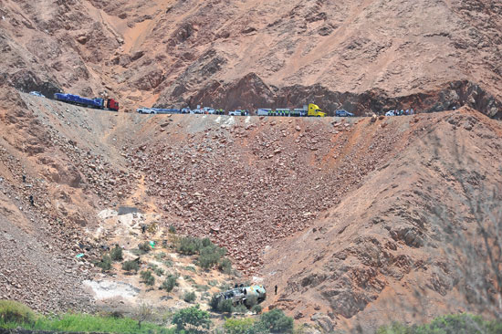 ارتفاع حصيلة ضحايا حادث انقلاب حافلة فى بيرو لـ44 قتيلا