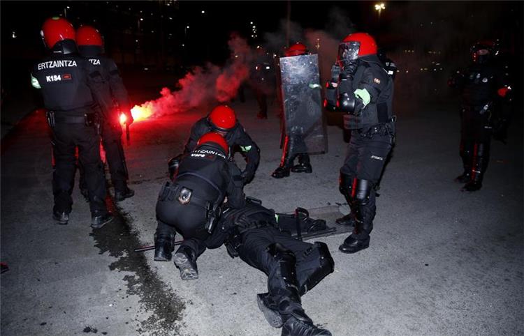 وفاة ضابط شرطة فى اشتباكات بين جمهور سبارتاك الروسى وبلباو باليوروباليج