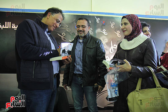 أشرف العشماوى يوقع رواية سيدة الزمالك فى معرض القاهرة الدولى للكتاب