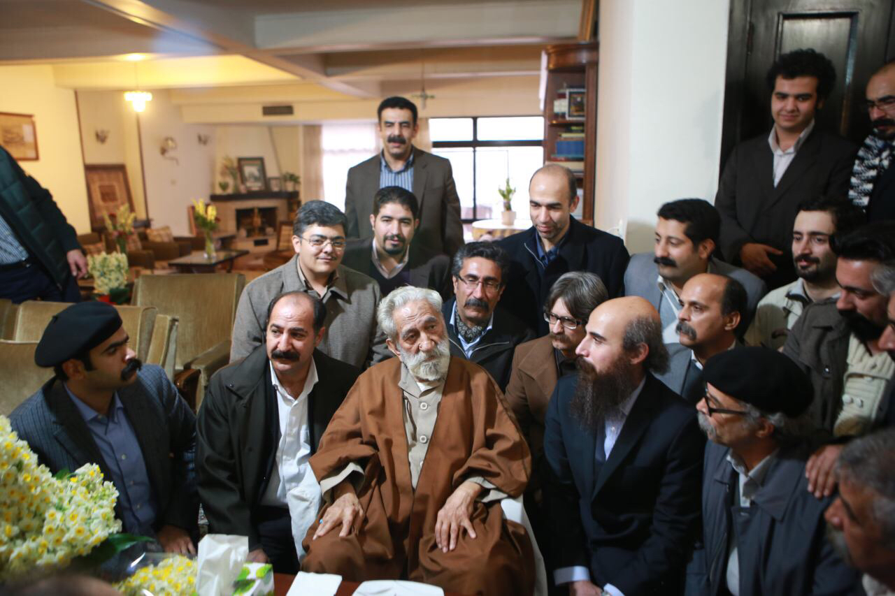 يبلغ تابندة من العمر 90 عاما يبلغ تابندة من العمر 90 عاما