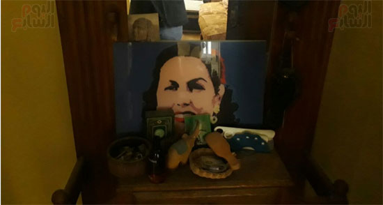 صورة مرسومة للملكة فريدة ضمن مقتنيات شقة المخرج خالد الحجر