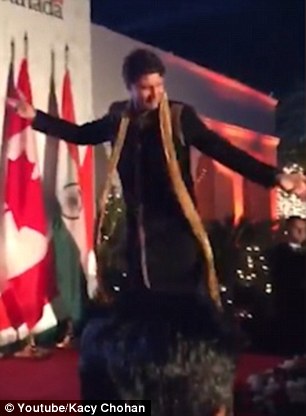رئيس وزراء كندا فى وصلة رقص هندى