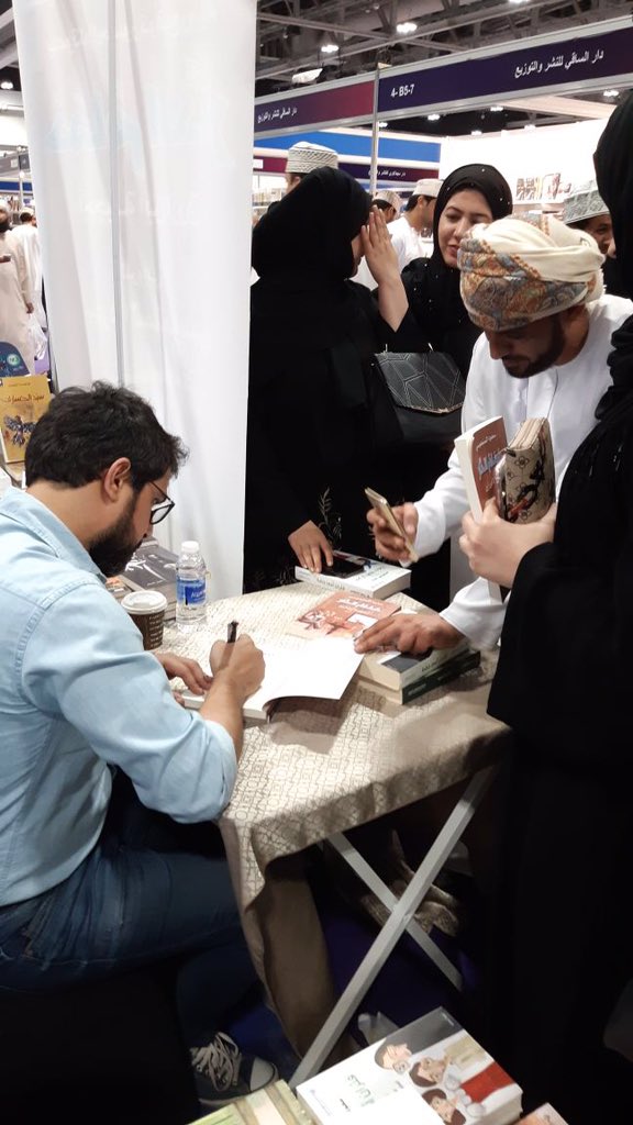 سعود السنعوسى يوقع رواياته فى معرض مسقط الدولى للكتاب (4)