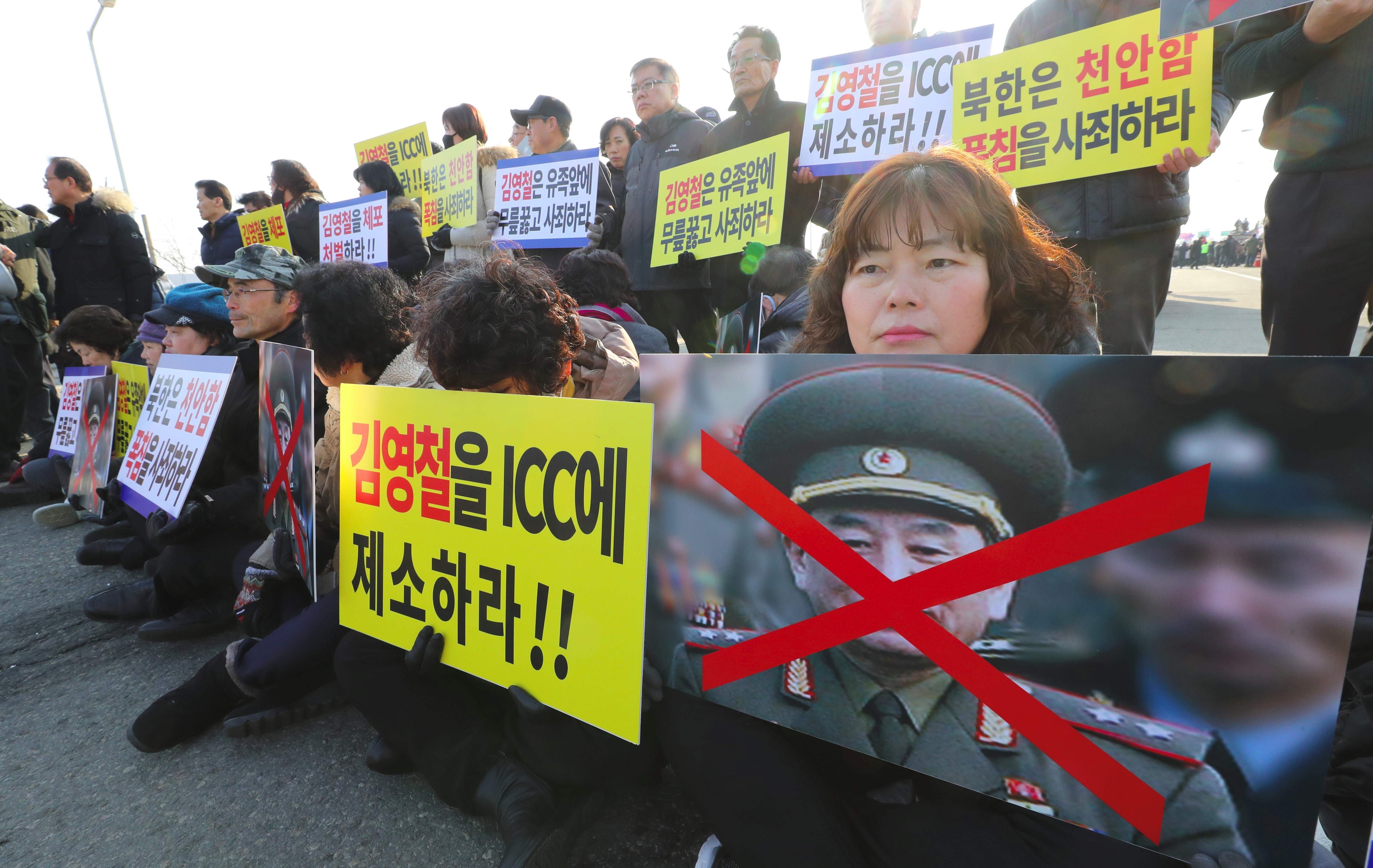 المحتجون يرفضون دخول وفد كوريا الشمالية إلى سول