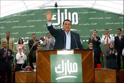 مبارك يخلع الكرافتة فى انتخابات 2005
