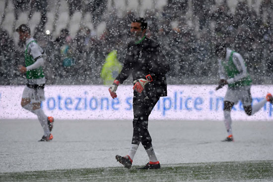 تأجيل مباراة يوفنتوس وأتالانتا بسبب الثلوج  (13)