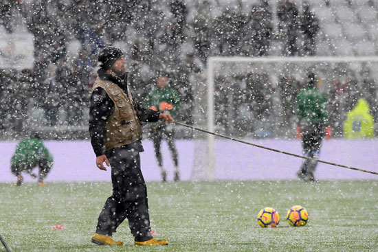 تأجيل مباراة يوفنتوس وأتالانتا بسبب الثلوج  (8)