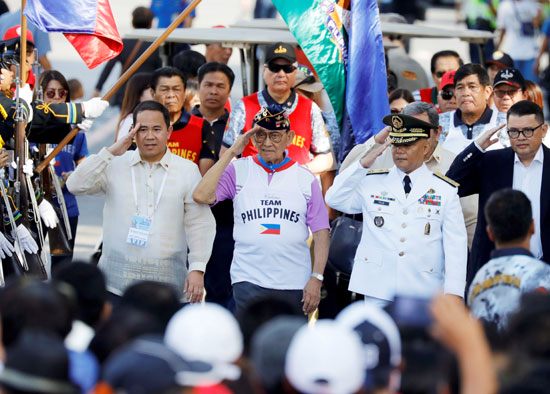 الرئيس الفلبينى السابق يشارك فى ذكرى الثورة
