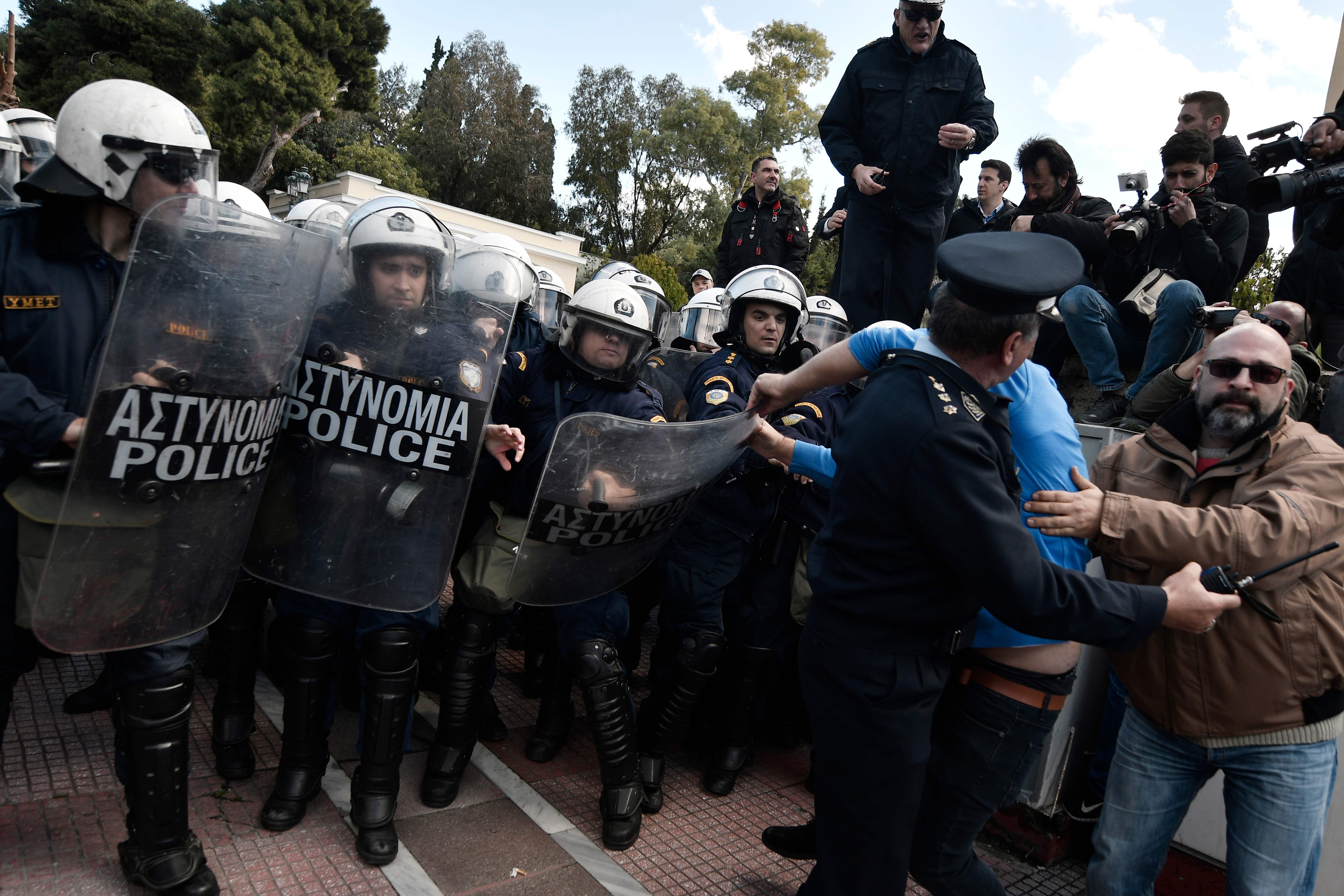 اشتباكات الشرطة اليونانية 