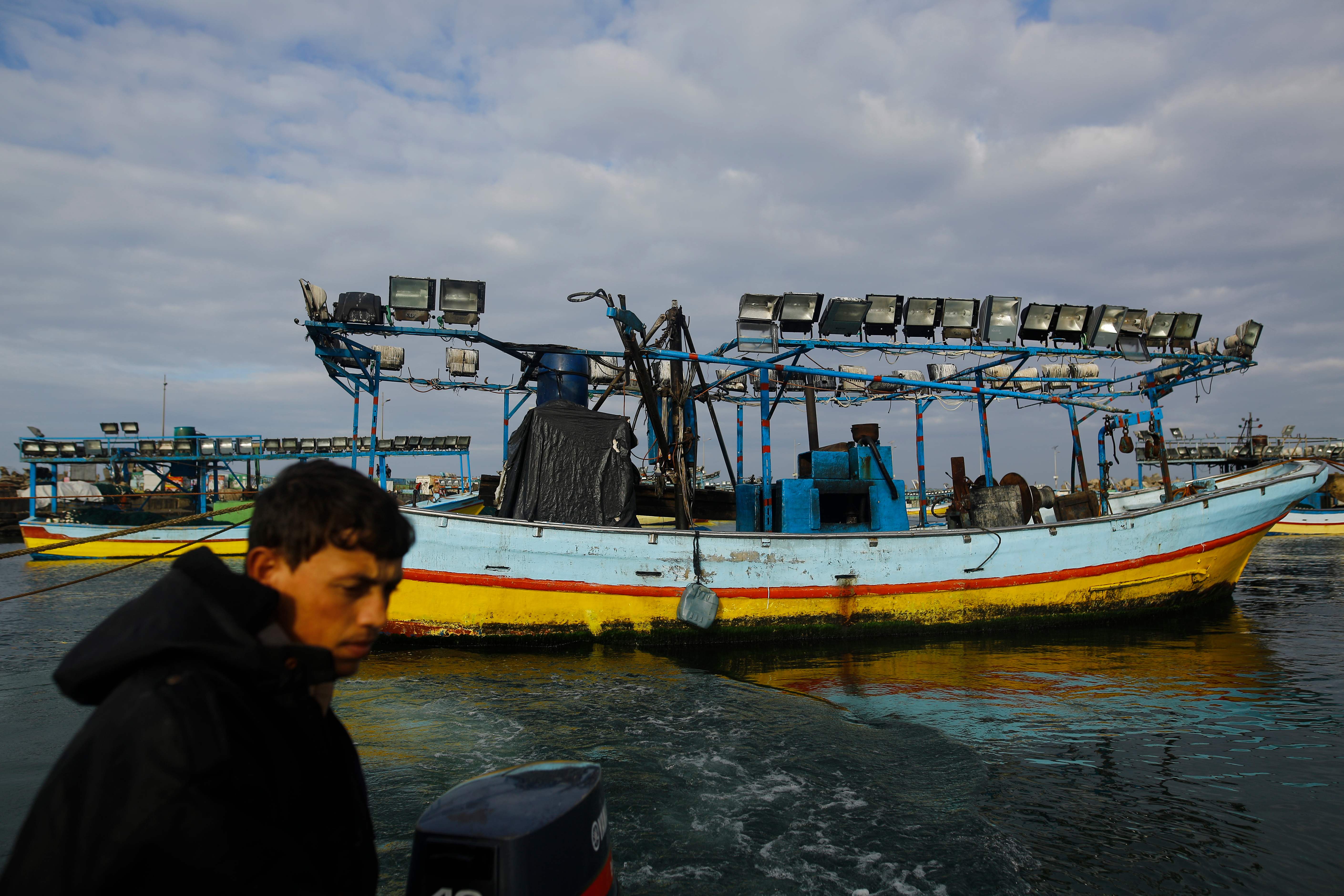قارب الصياد الفلسطينى الشهيد برصاص الاحتلال