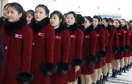 حسناوات كوريا الشمالية يعودن لوطنهم عقب انتهاء الأولمبياد