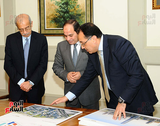السيسى يناقش خطة تنمية غرب الجمهورية ويوجه بإزالة تعديات أراضى الدولة بمطروح (2)
