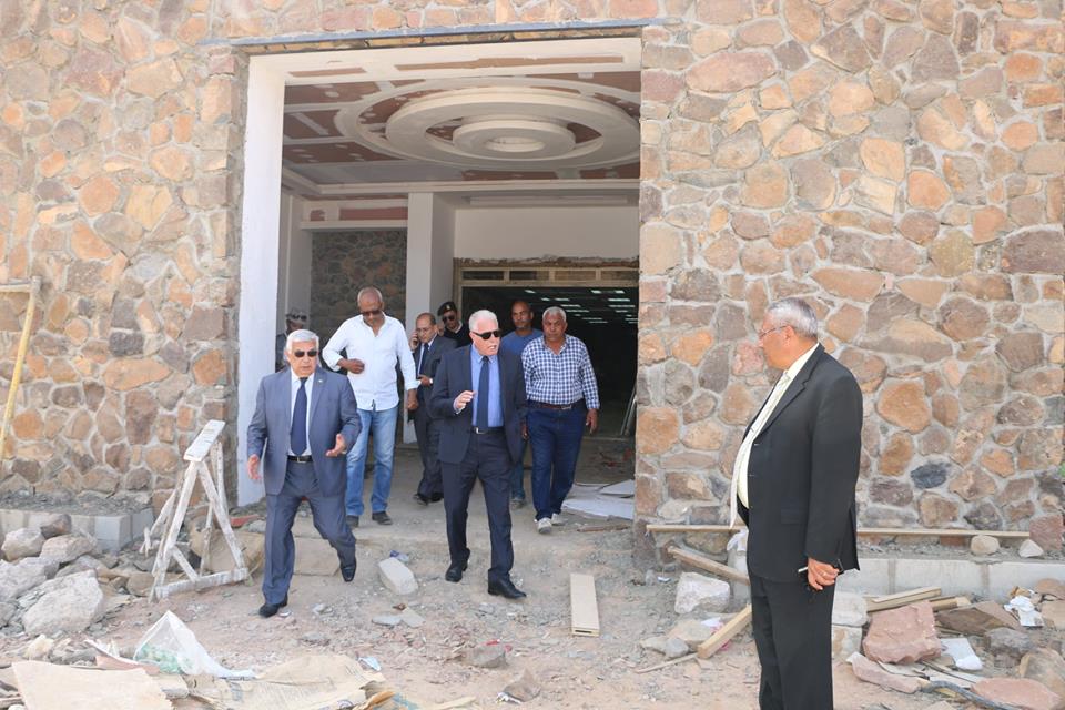 اللوااء خالد فودة محافظ جنوب سيناء اثناء تفقد قصر ثقافة شرم الشيخ