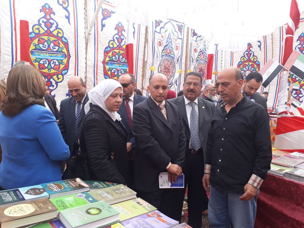 اتحاد الناشرين المصريين يفتتح معرض سوهاج للكتاب (4)