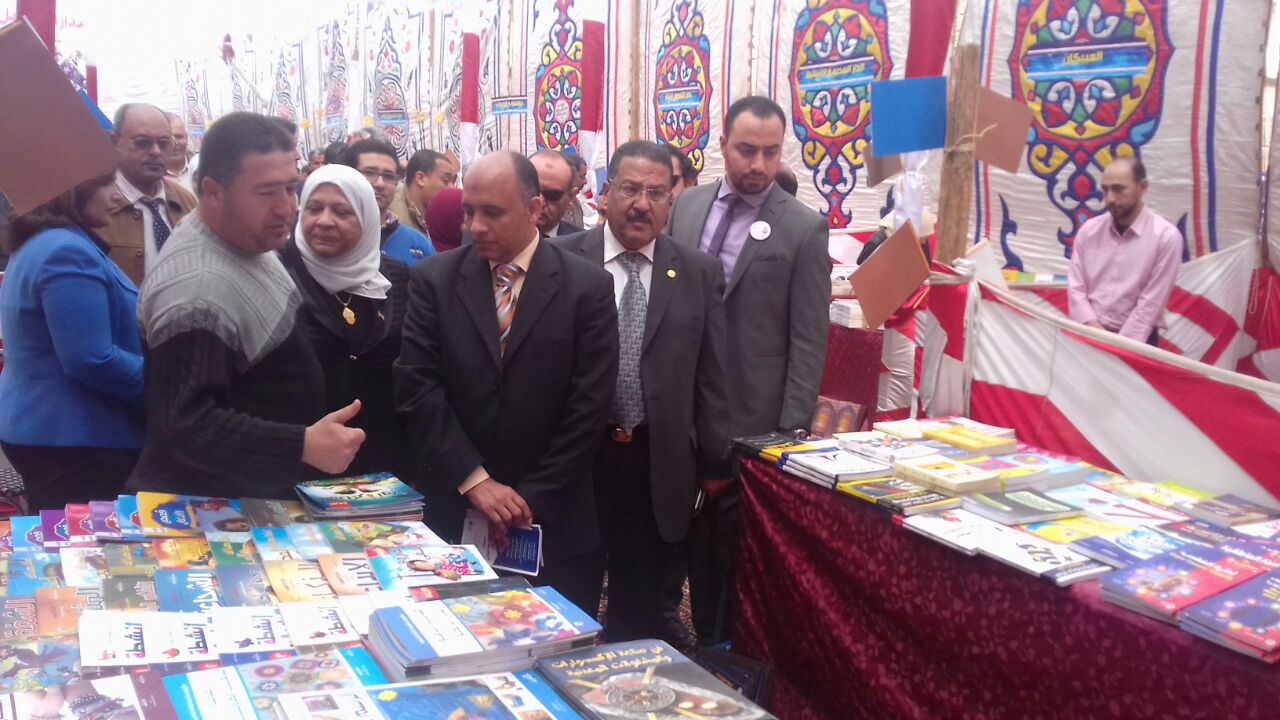 اتحاد الناشرين المصريين يفتتح معرض سوهاج للكتاب (3)