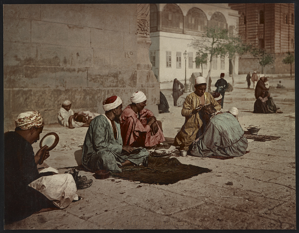 لوحة لمصريين لعدد من الحلاقين المصريين 1890