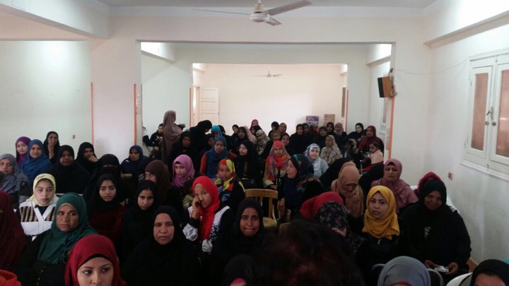 القومي للمرأة بالأقصر يعقد لقاء بـ395 سيدة ورجل بالطو خلال حملة صوتك لمصر بكرة (4)