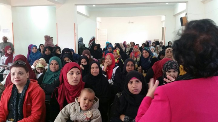 القومي للمرأة بالأقصر يعقد لقاء بـ395 سيدة ورجل بالطو خلال حملة صوتك لمصر بكرة (3)