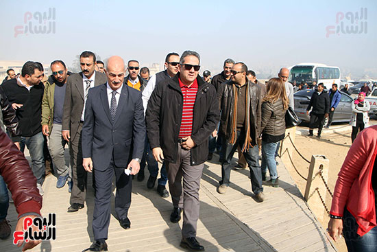 الاعلان عن اكتشاف مقبره السيده حتبت بمنطقه اهرامات الجيزه‎ (23)