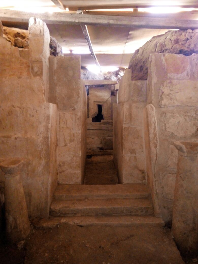 مقبرة حتبت المكتشفة بالجبانة الغربية (3)