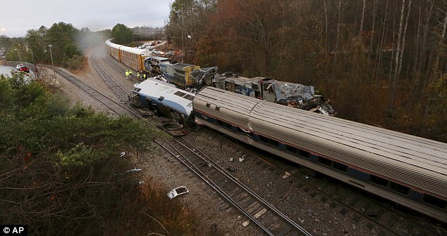 جانب من تصادم قطارين بأمريكا ومقتل وإصابة 72 شخصا