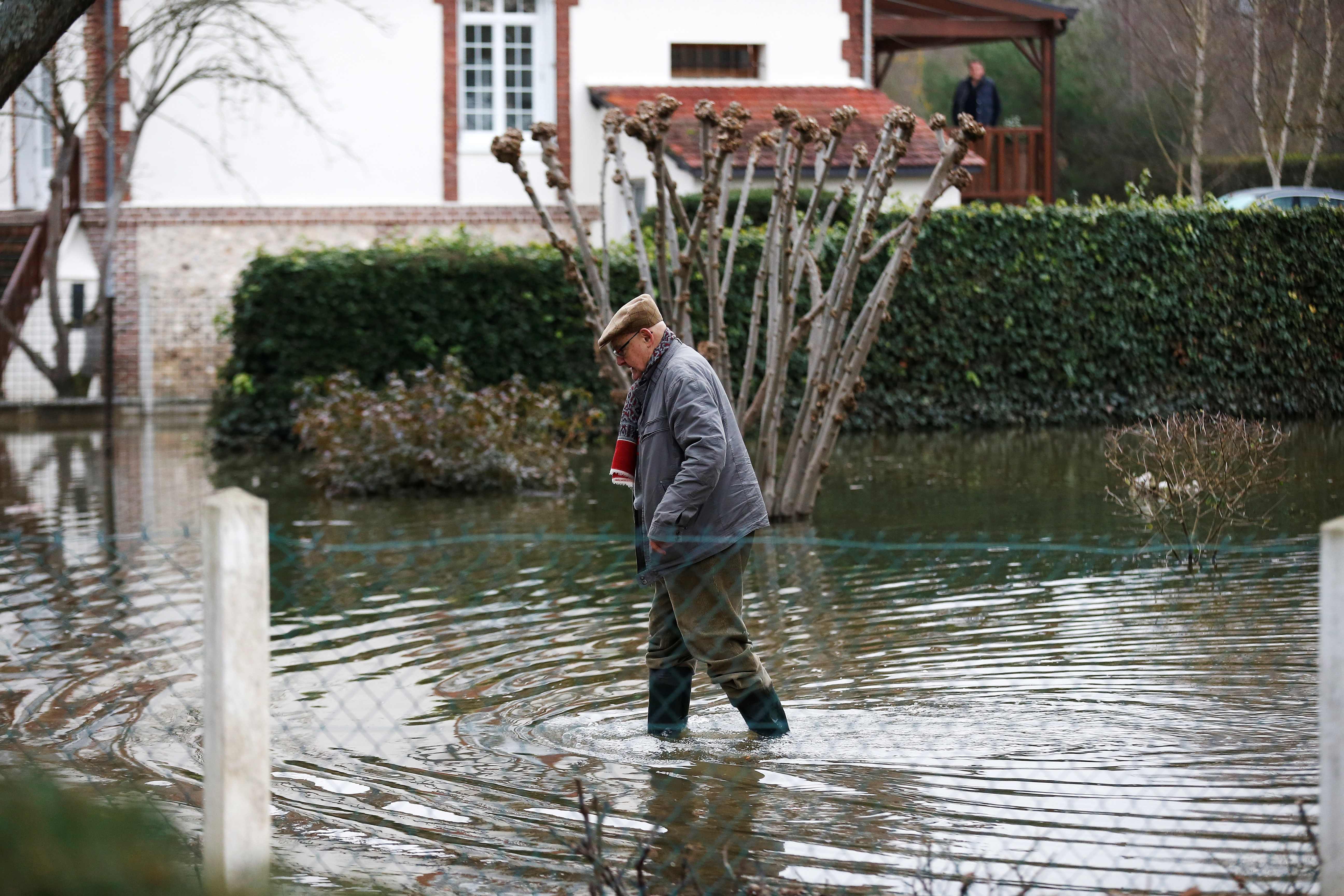 مياه الفيضانات فى فرنسا