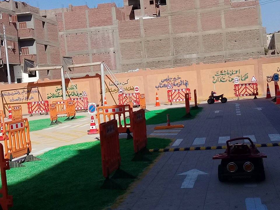 جانب من فعاليات المدينة المرورية بمدرسة في اسنا جانب من فعاليات المدينة المرورية بمدرسة في اسنا