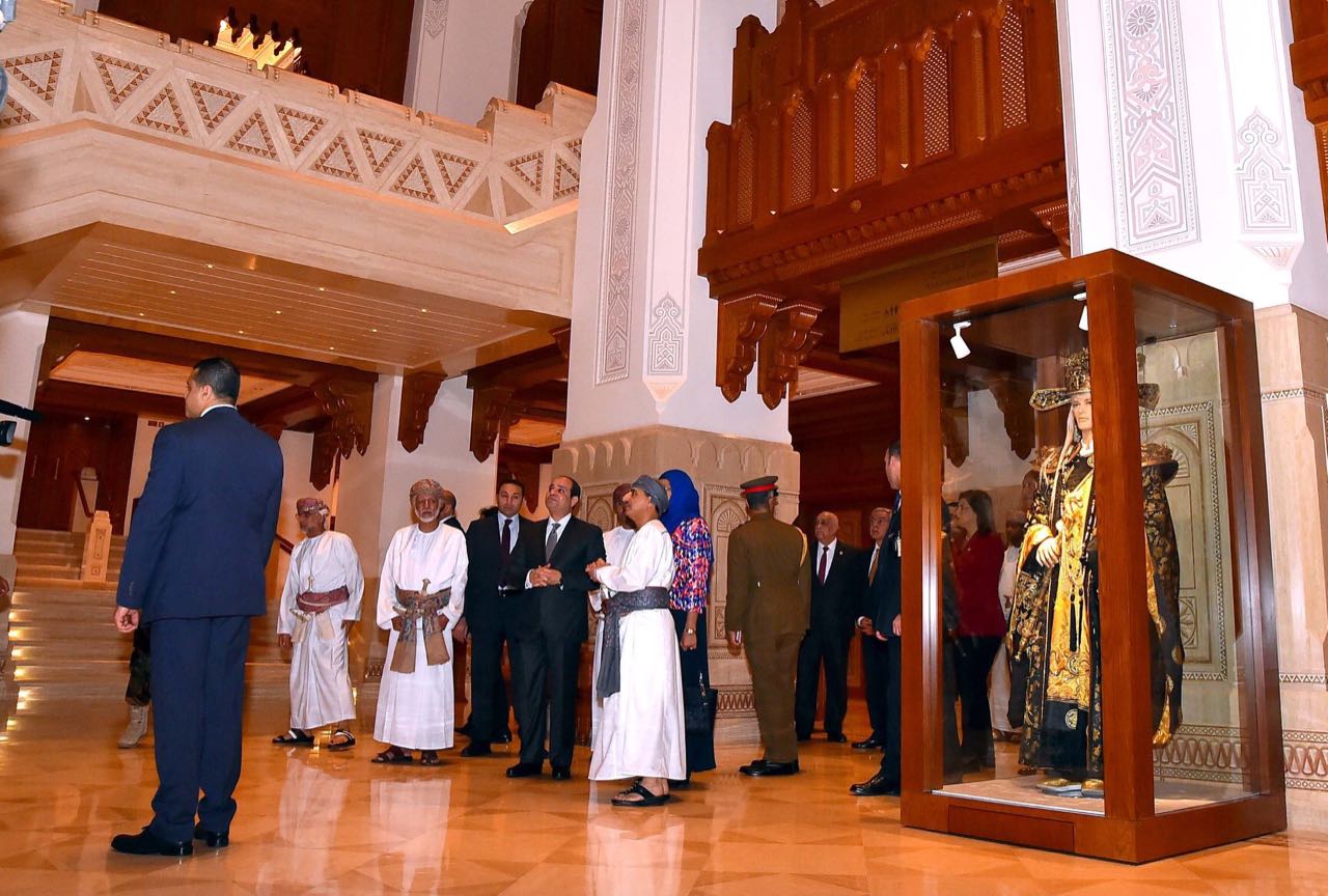 زيارة الرئيس لمتحف عمان العسكرى