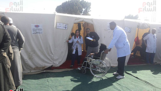 مستشفى سعاد كفافى تنظم مستشفى ميدانية لخدمة الأهالى بمدينة إسنا