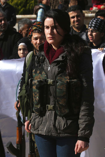 شابة سورية تتطوع لمواجهة الغزو التركى لعفرين