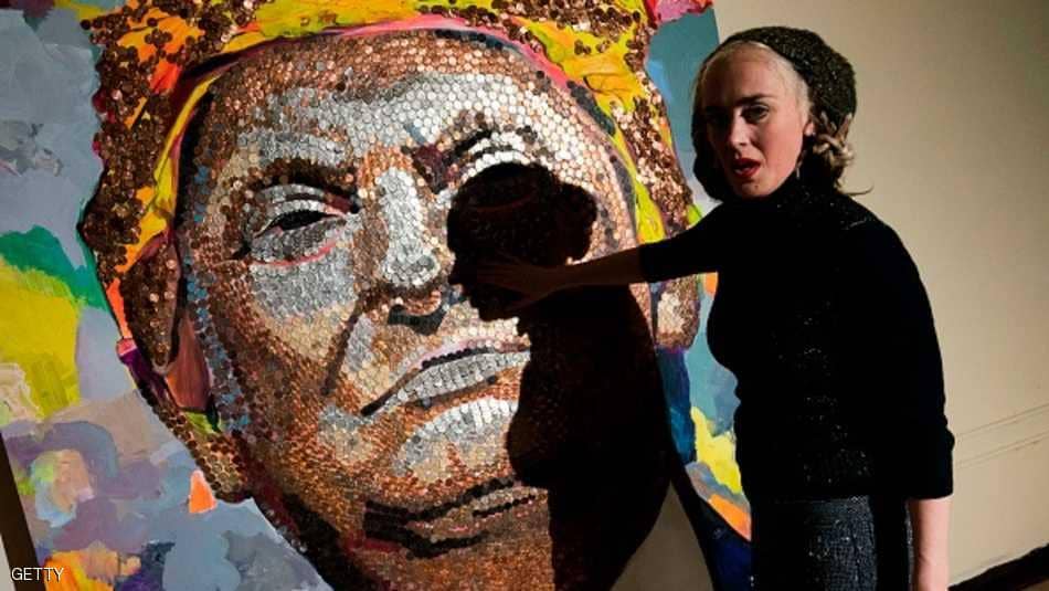الفنانة الأوكرانية تشرح لوحتها لوجه الرئيس ترامب