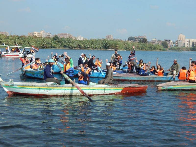 سعادة الاطفال بالرحلة النيلية مع الصيادين