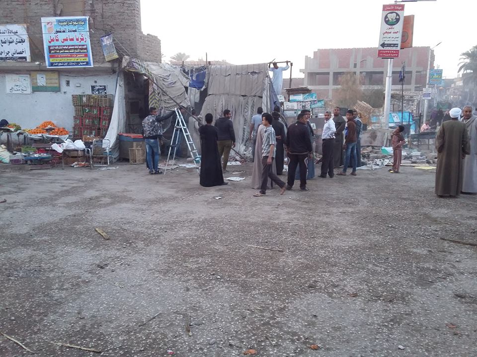 شرطة المرافق تزيل الإشغالات والتعديات علي الشوارع والباعة الجائلين بمدينة الطود